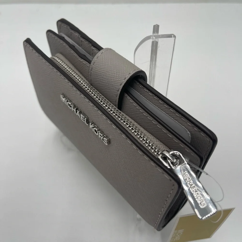 MICHAEL KORS Medium Saffiano Leather Bifold Zip CN Wallet Pearl Grey  NWT